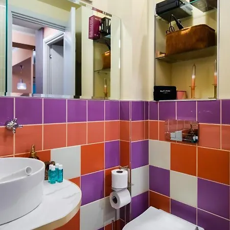 Spectrum: Vibrant Design Oasis - 1bd Charm Apartment