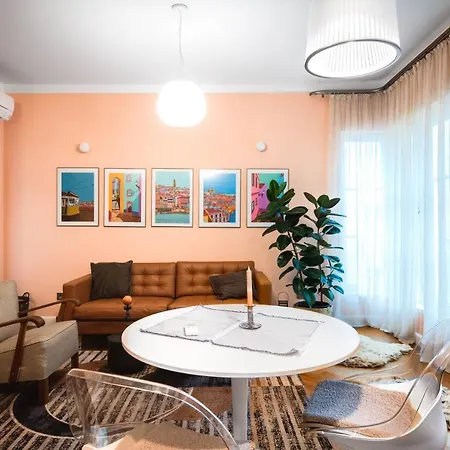 Spectrum: Vibrant Design Oasis - 1bd Charm *