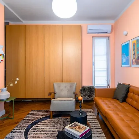 Apartment Spectrum: Vibrant Design Oasis - 1bd Charm